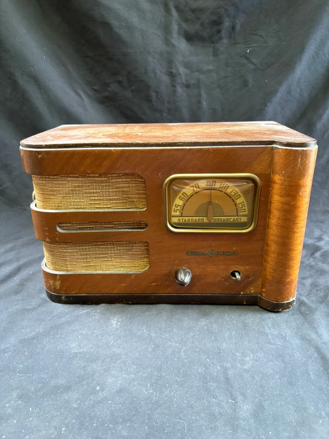 🇨🇦Vintage General Electric Standard Broadcast Radio thumbnail