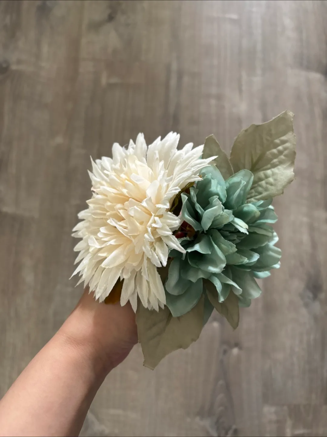 Artificial flowers and vine $1 🧡 thumbnail