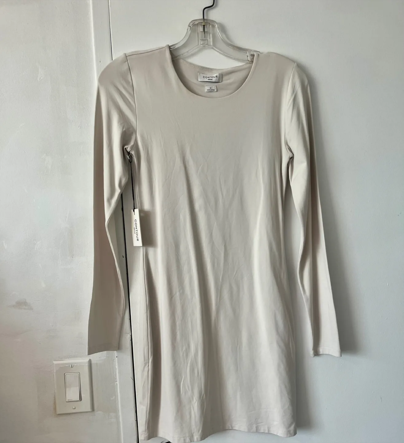 New Aritzia Contour Dress - Size M thumbnail