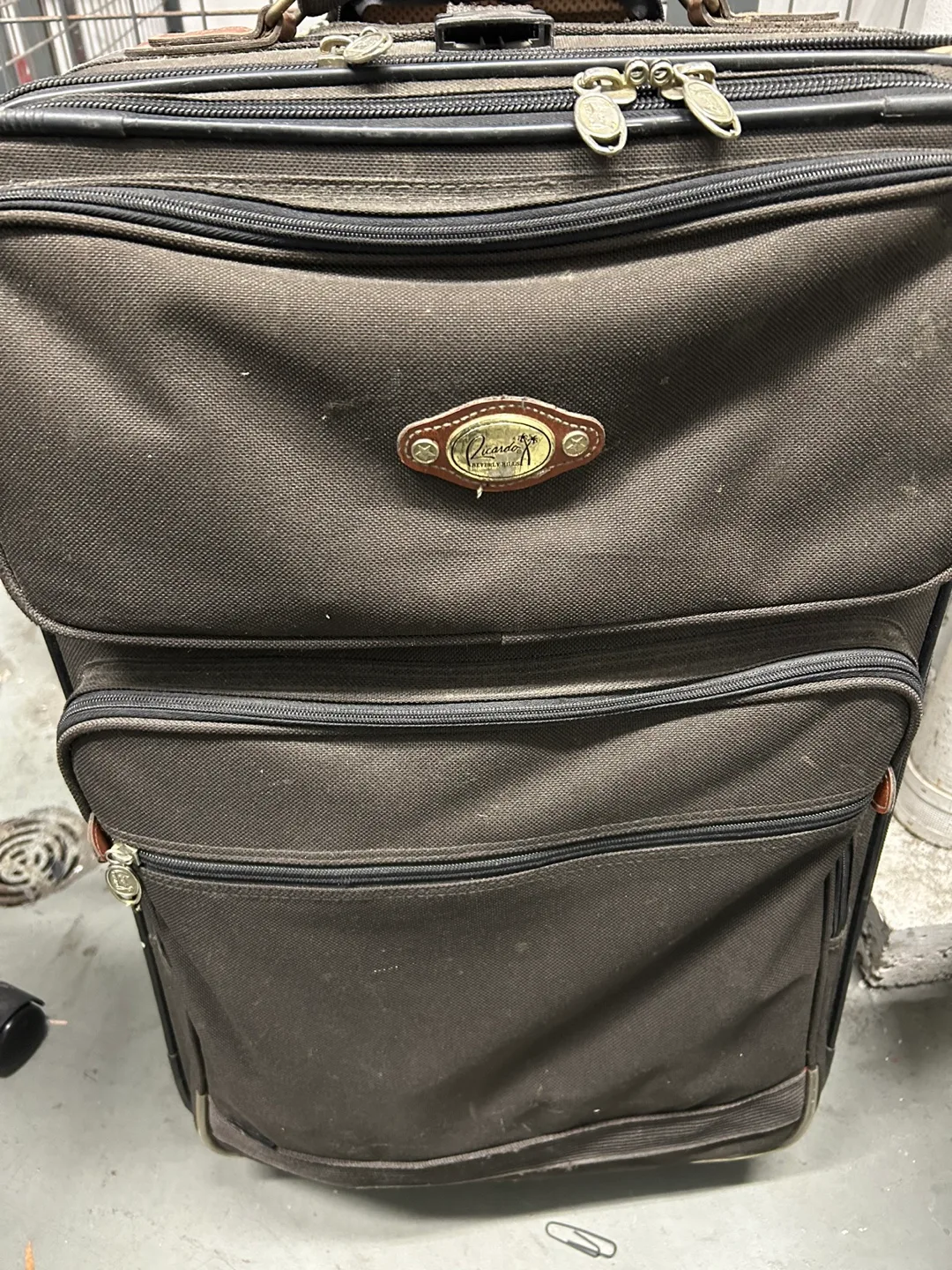 28" luggage thumbnail