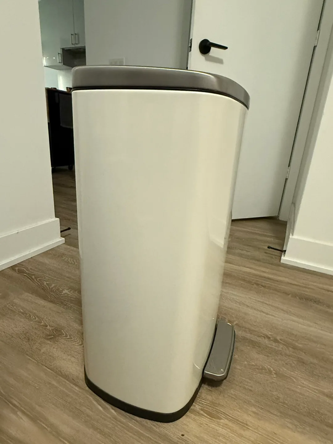 Wayfair White Step-On Trash Can thumbnail