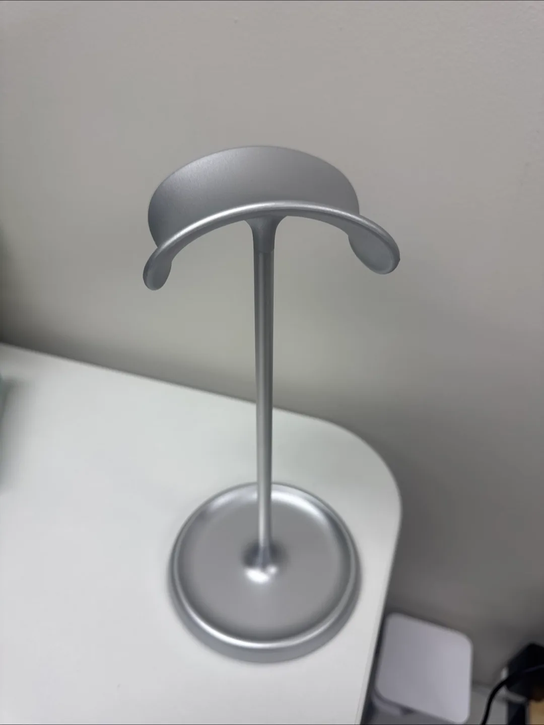 Silver Headphone Stand thumbnail