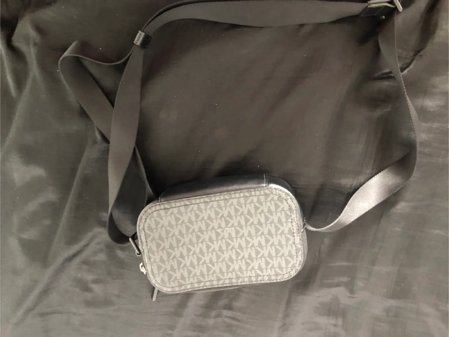 Michael Kors Crossbody Bag image indicator(2)