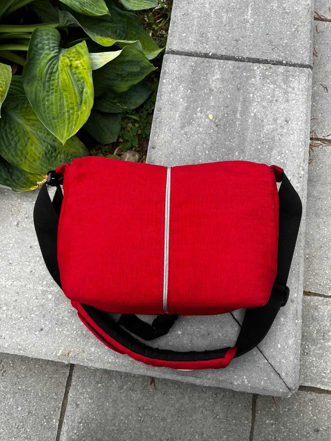 Crumpler Pretty Boy 5500 Camera Bag - Red image indicator(3)