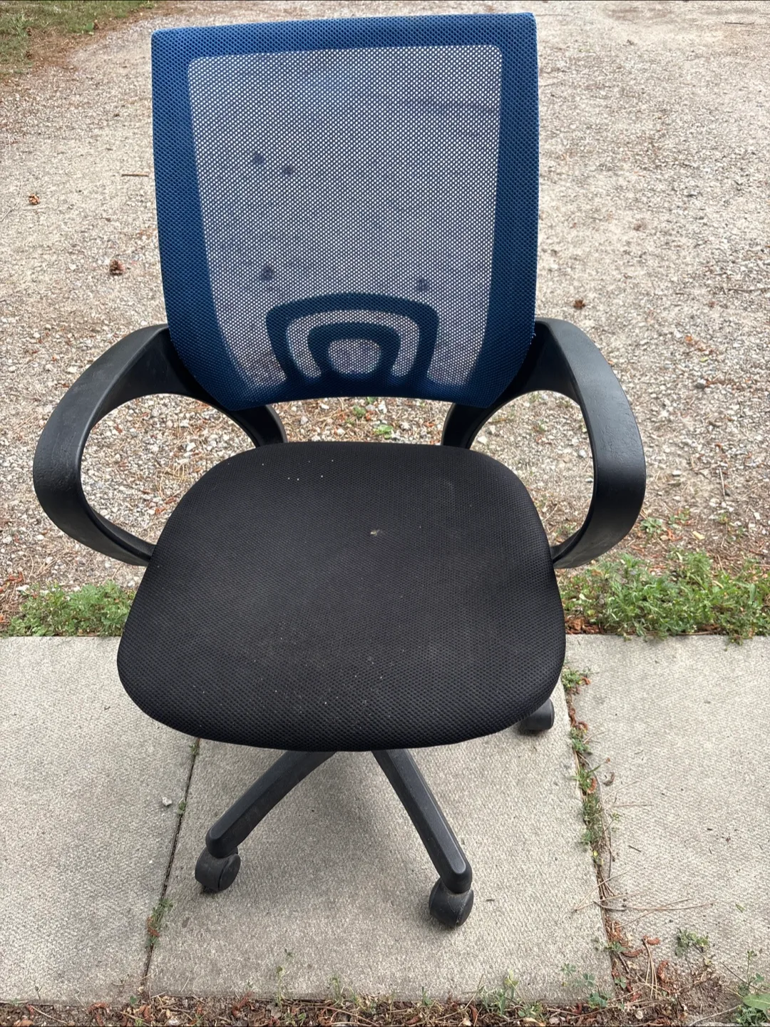 Black Mesh Office Chair thumbnail