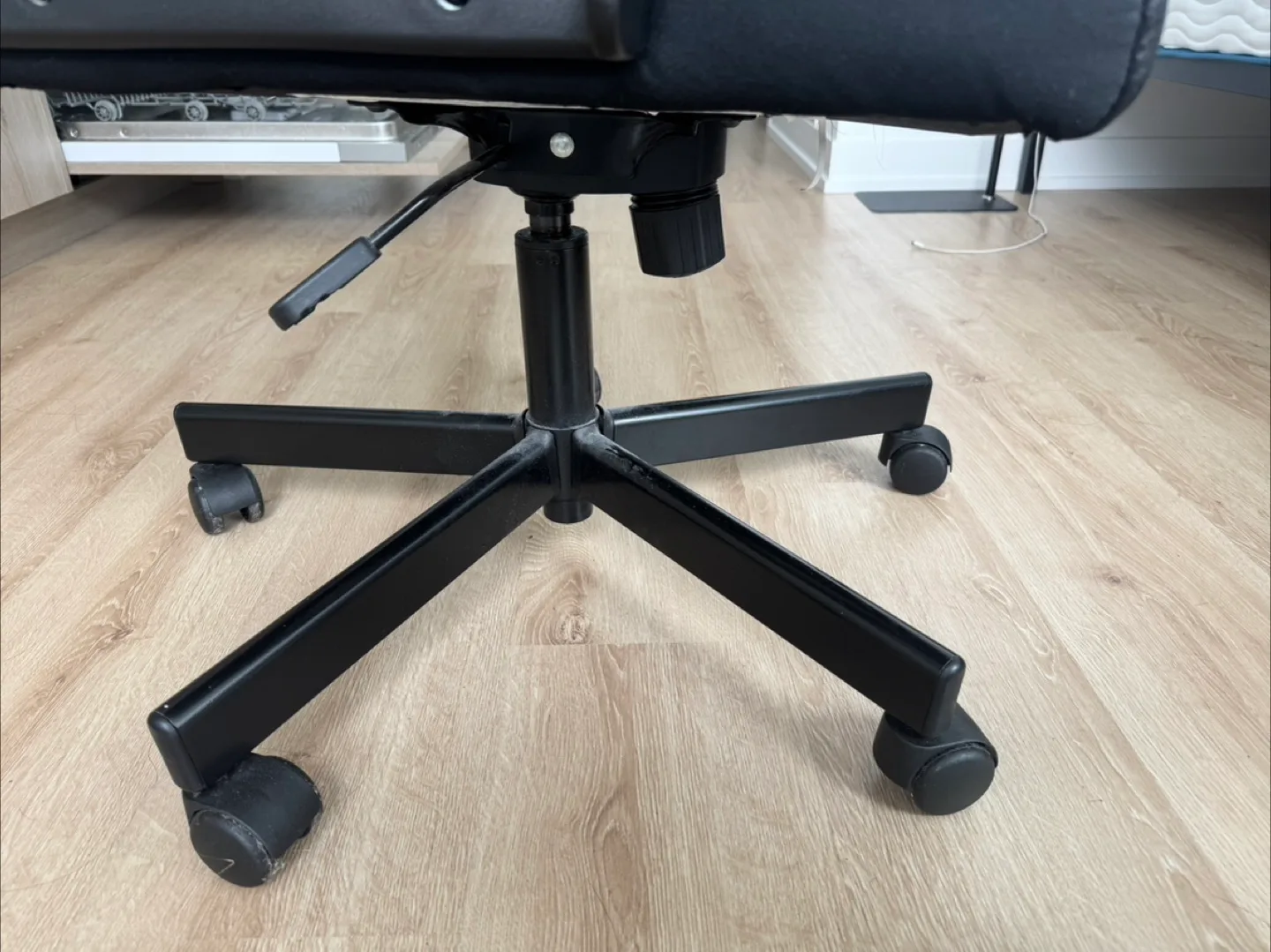 Moving sale ✨Black Office Chair image indicator(2)
