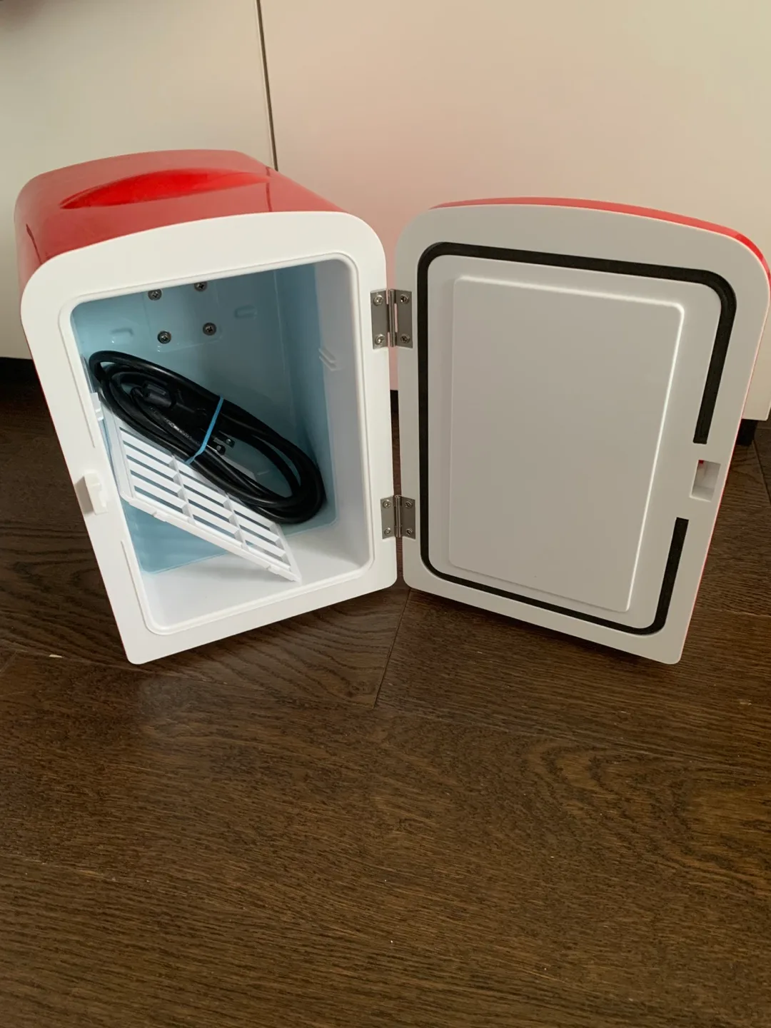 Coca-Cola Mini Fridge with box image indicator(2)