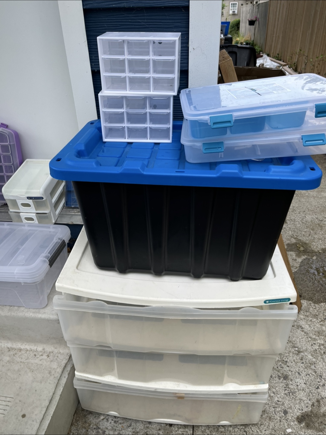 Plastic storage containers - photo 4