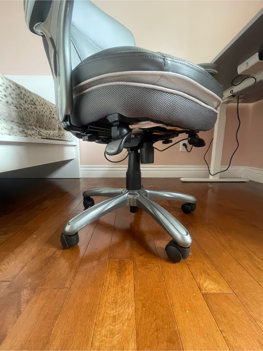 Gray Office Chair - photo 5