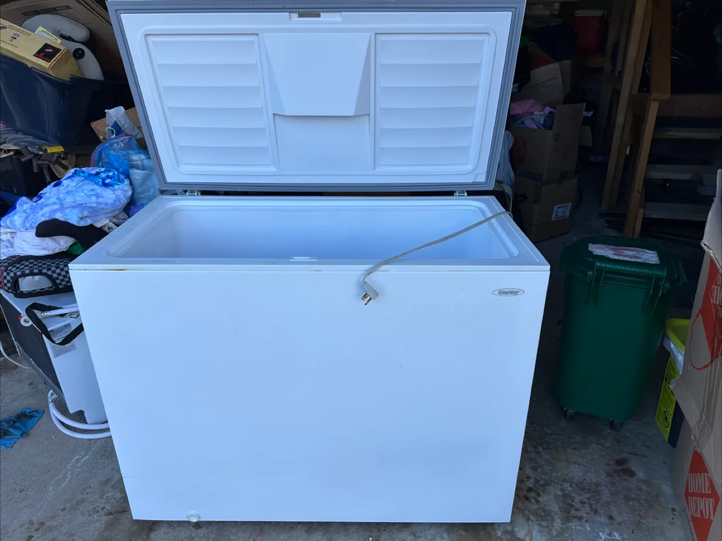 Danby Chest Freezer - 10.1 Cubic Feet thumbnail
