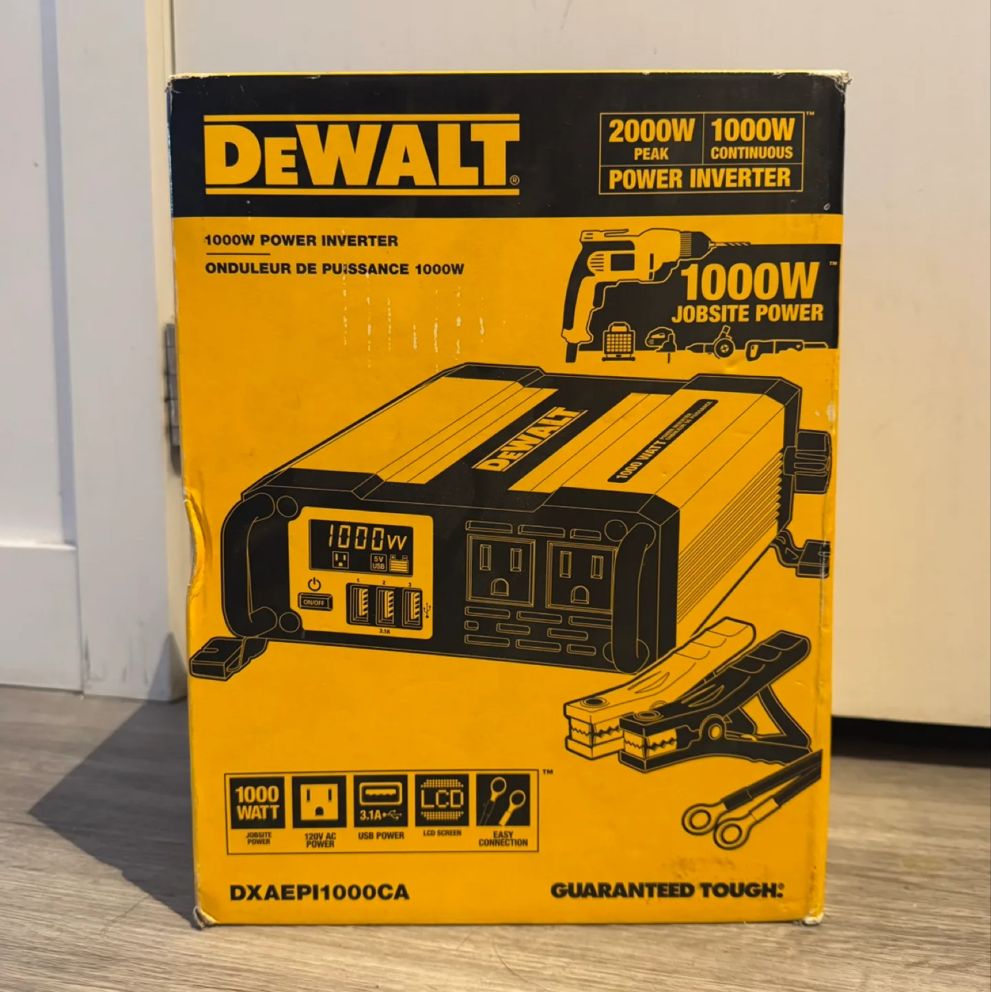 [BRAND NEW!] Dewalt 1000W Power Inverter - Model DXAEPI1000CA thumbnail