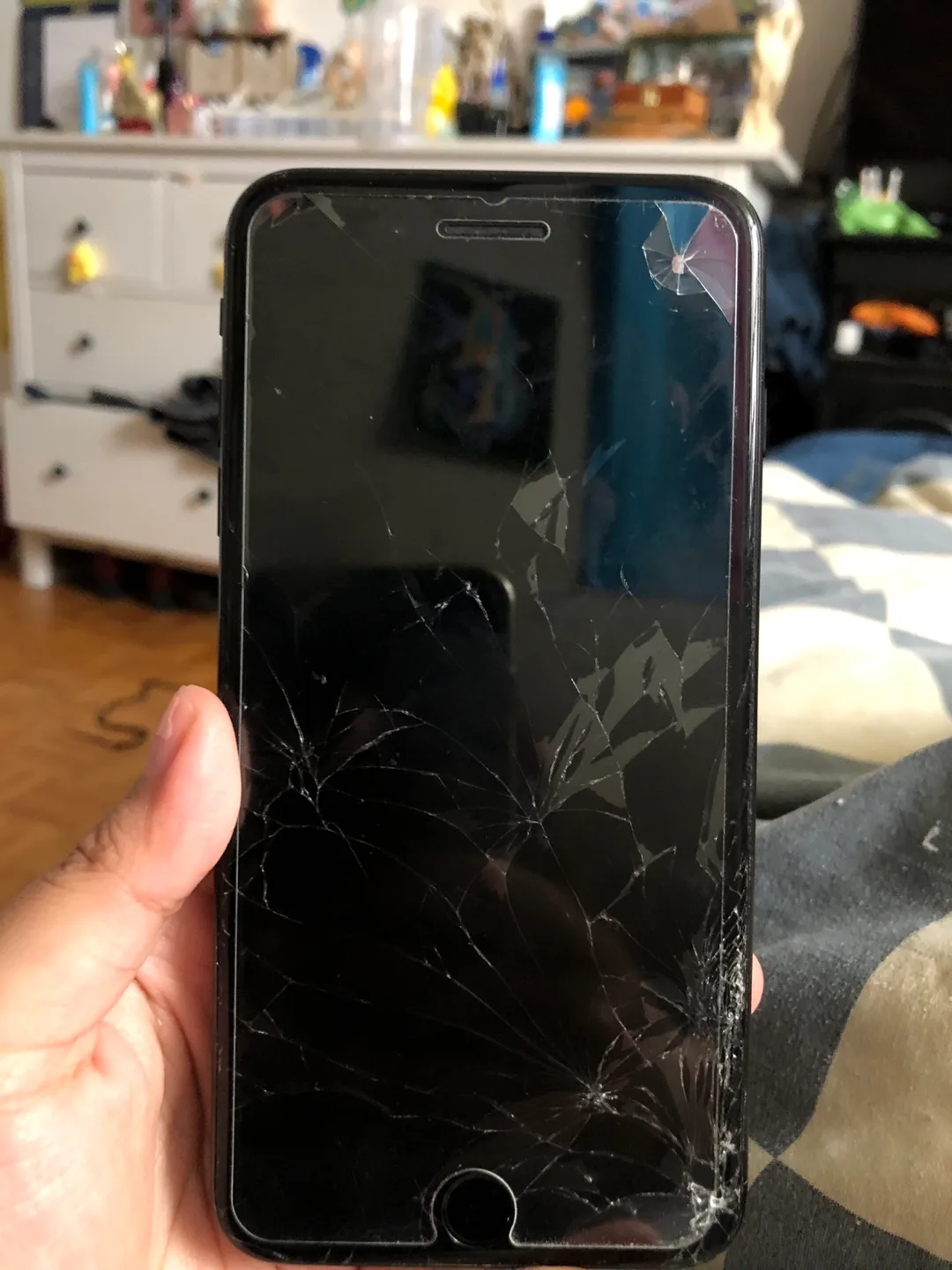 iPhone 7 Plus - Black - Damaged Screen 32GB thumbnail