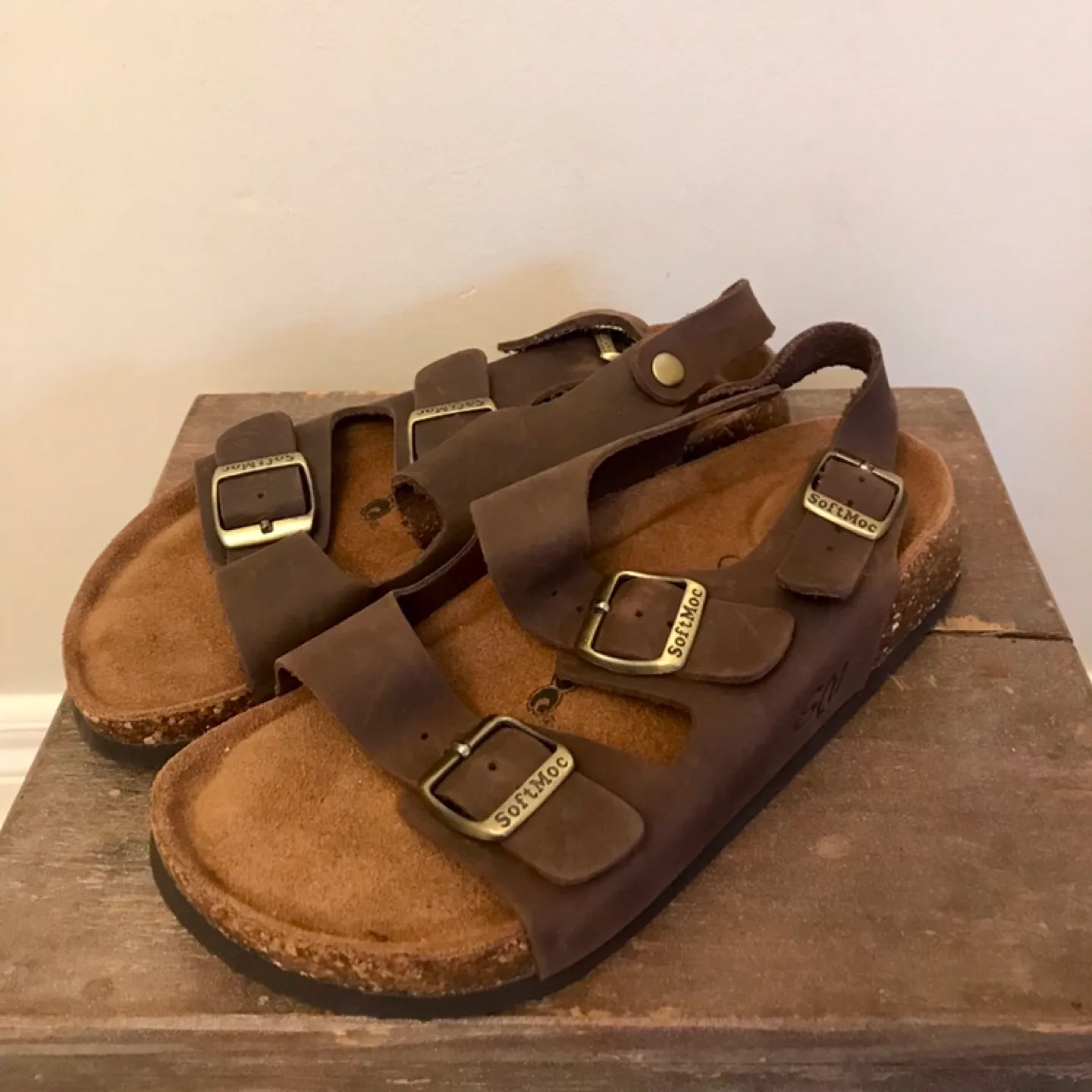 Women’s SoftMoc Brown Leather Sandals - Size 7 thumbnail