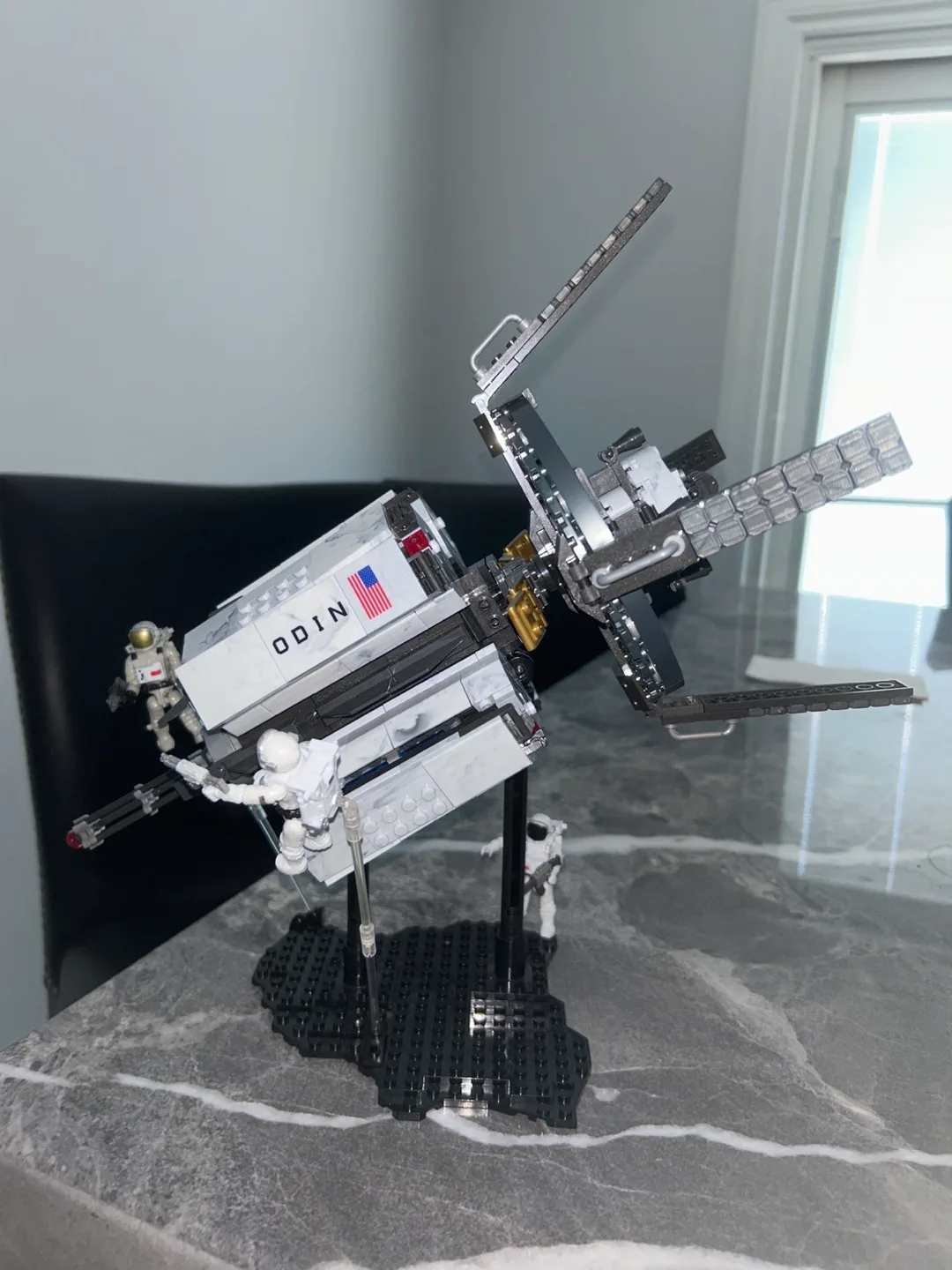 Mega Bloks Call of Duty ODIN Space Station #06863 thumbnail