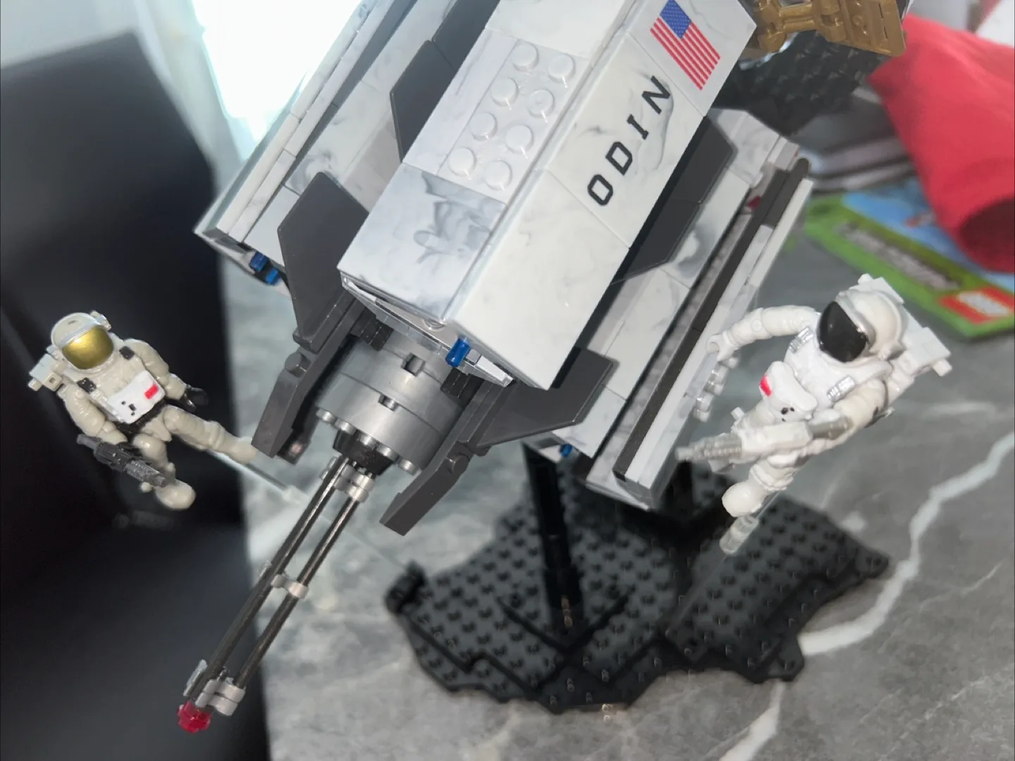 Mega Bloks Call of Duty ODIN Space Station #06863 image indicator(2)