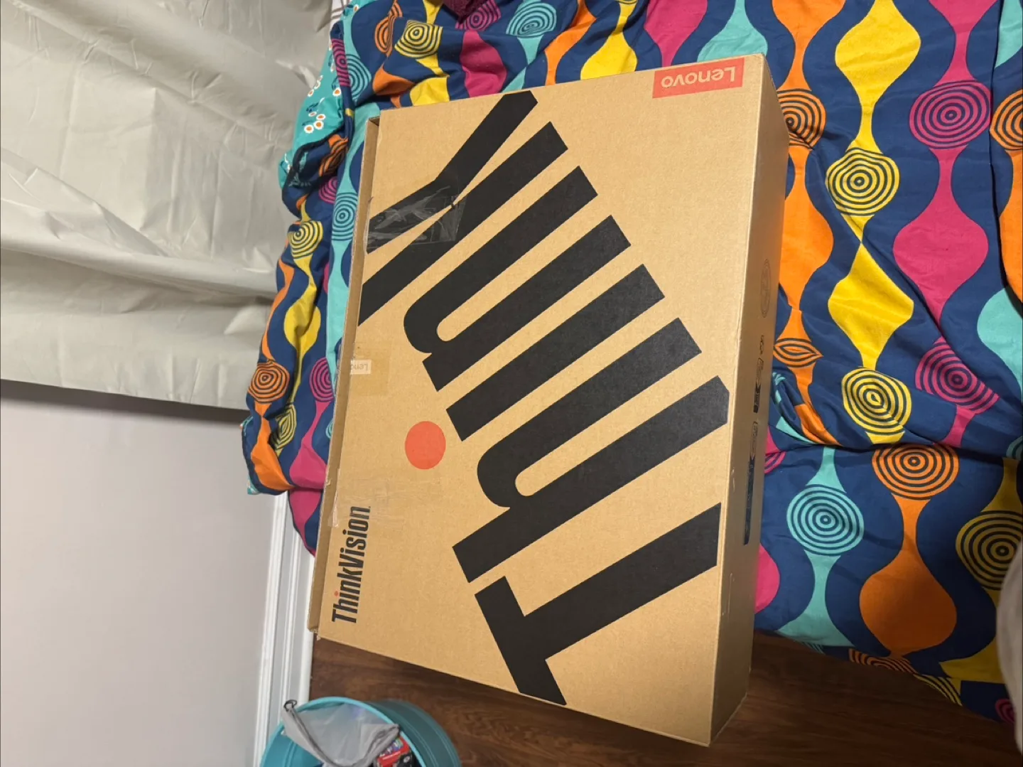 Lenovo ThinkVision Monitor with Box image indicator(2)