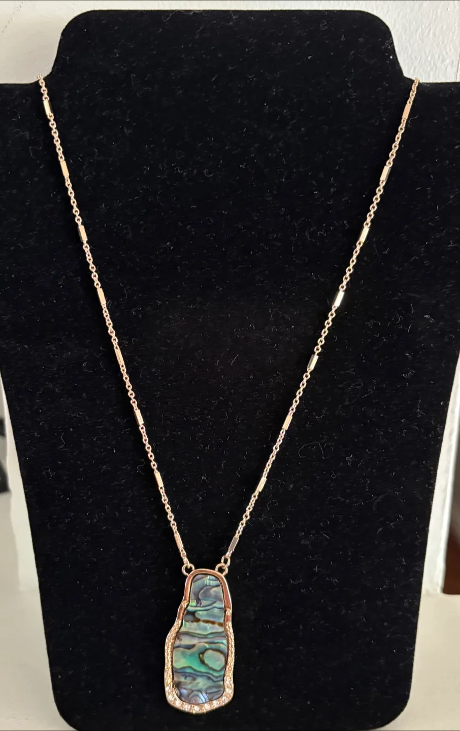 🇨🇦 Abalone Pendant Necklace thumbnail