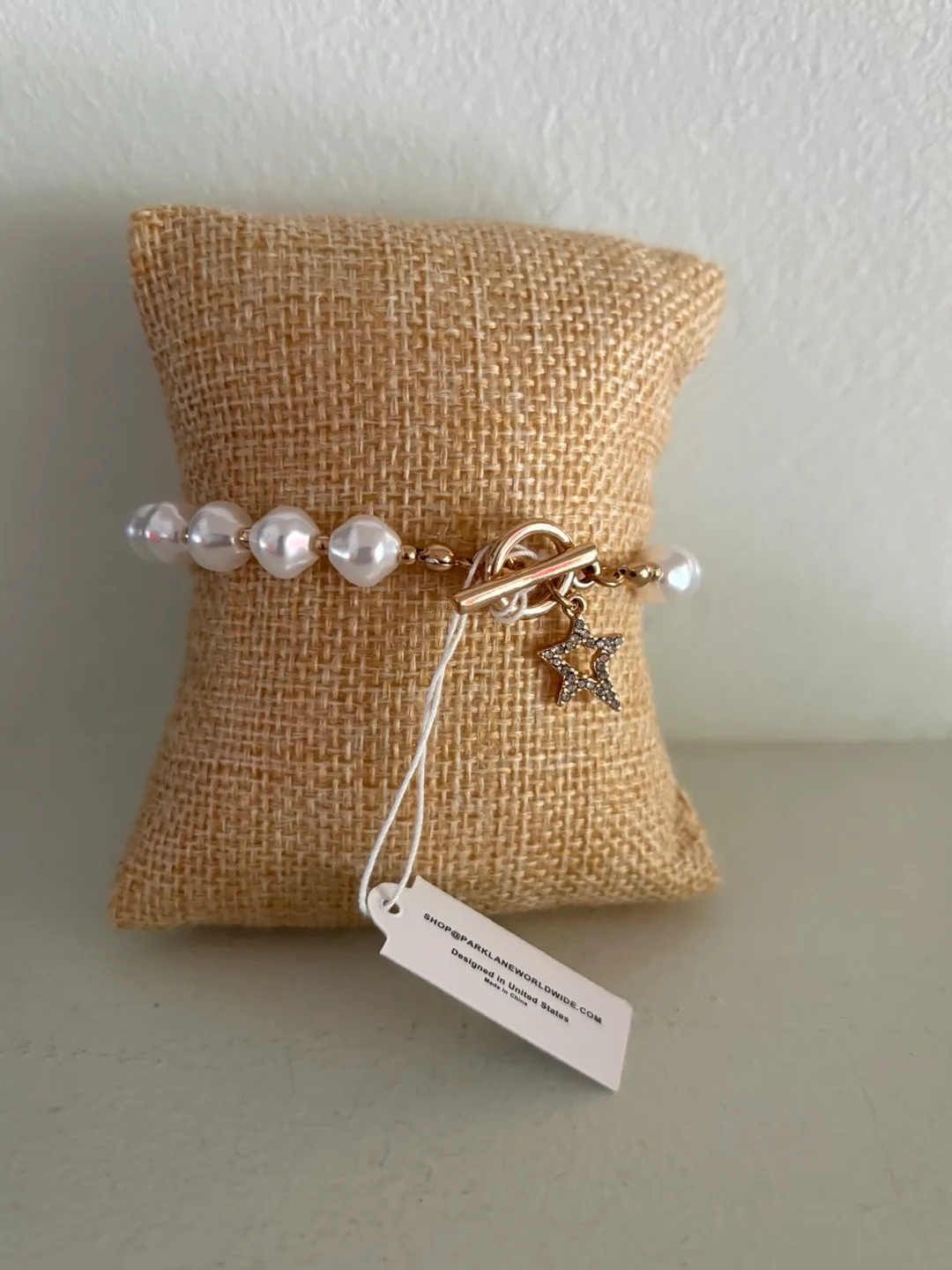 🇨🇦 Pearl Bracelet with Star Charm thumbnail