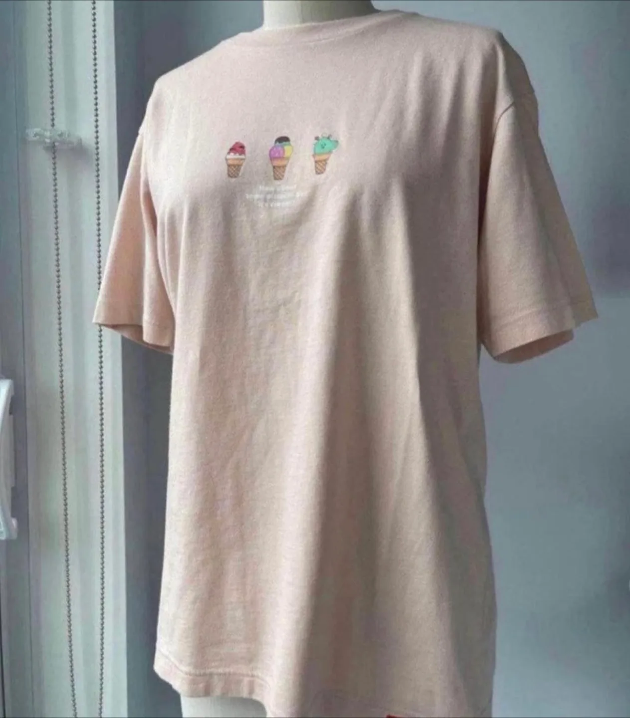 Uniqlo Tshirt size small thumbnail