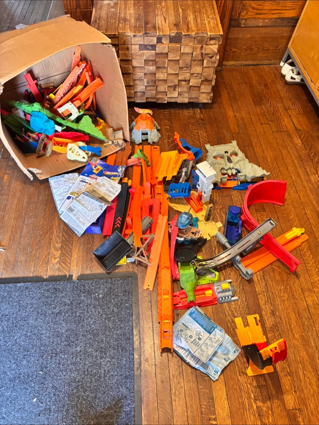 Hot Wheels Track Lot thumbnail