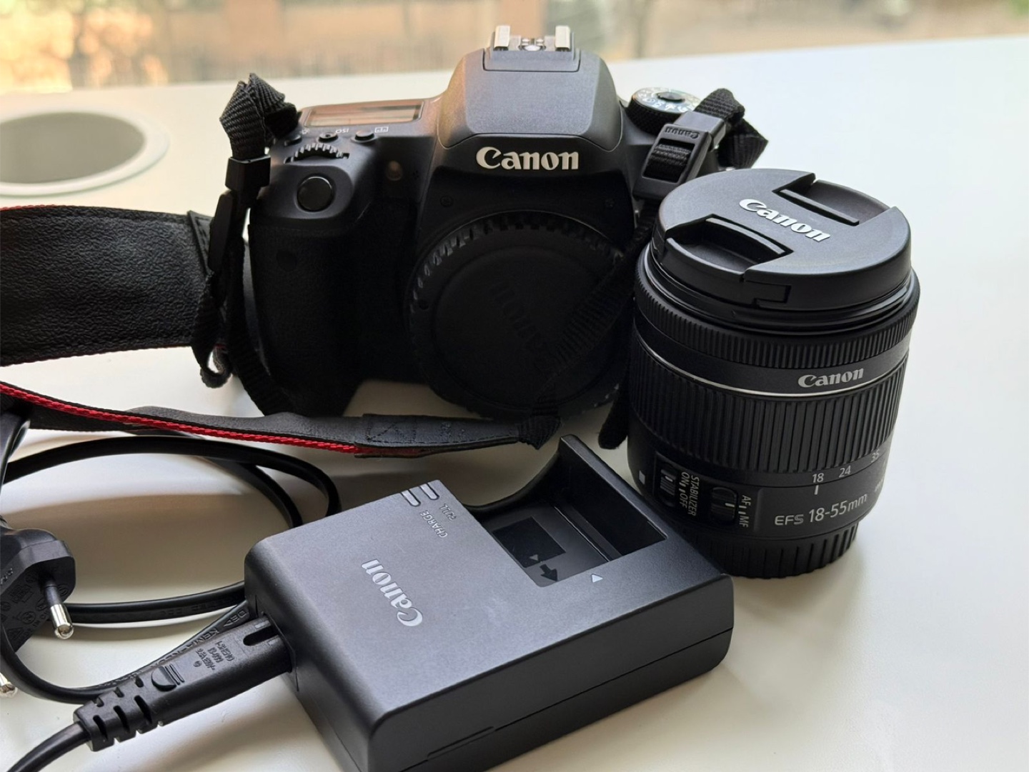 Canon EOS 77D + 18‑55mm STM Lens
