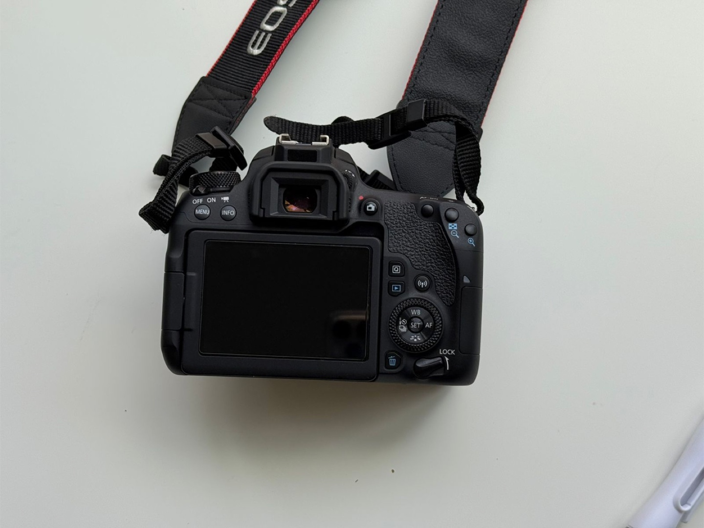 Canon EOS 77D + 18‑55mm STM Lens - photo 3