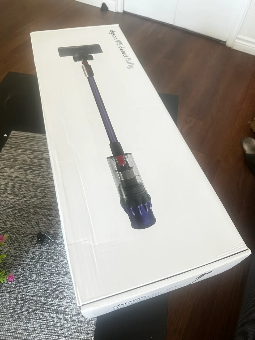 Dyson Vacuum V15 Detect Fluffy - New in Box! image indicator(2)