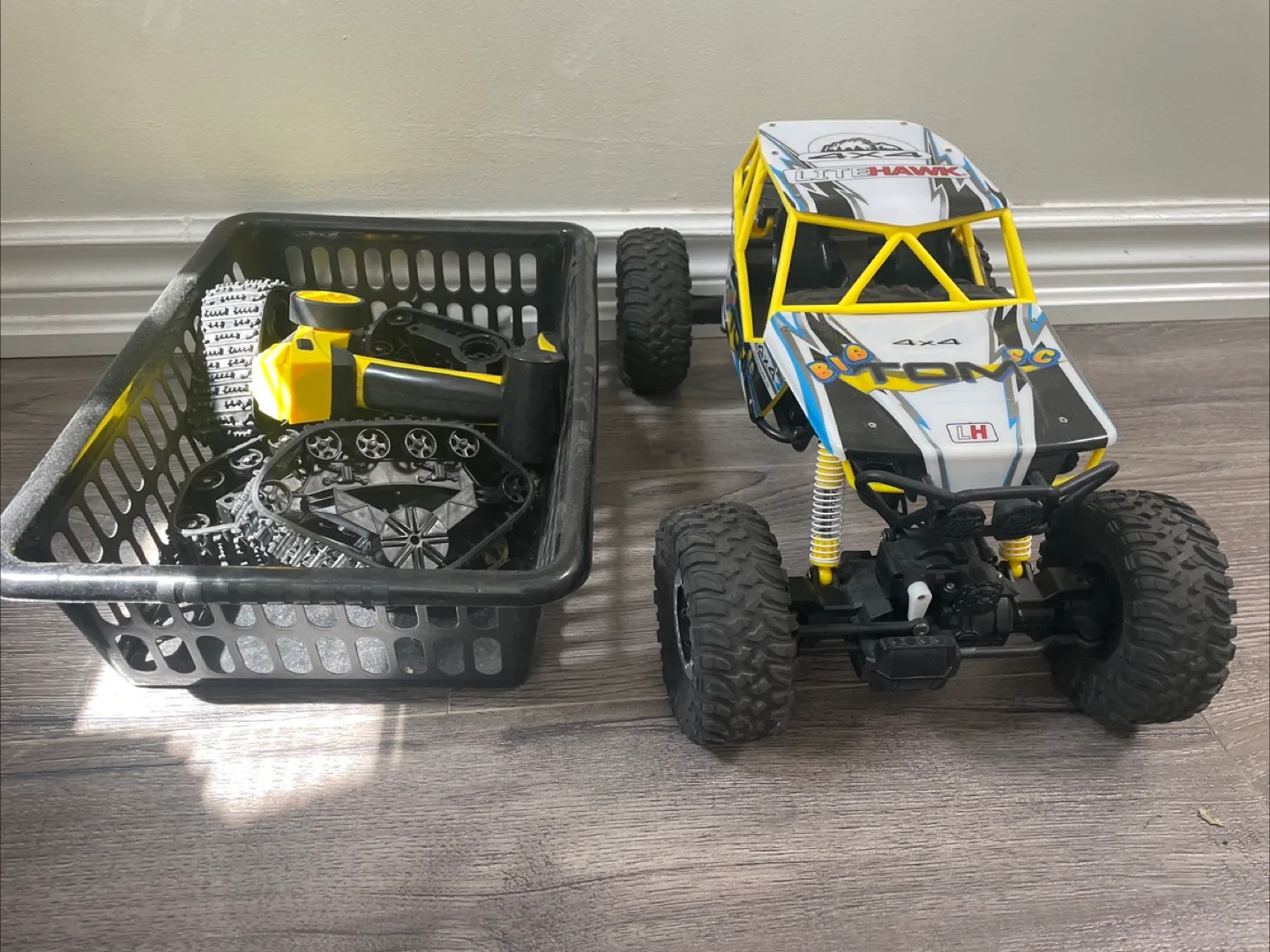 LiteHawk TOMCAT 4x4 RC Rock Crawler thumbnail