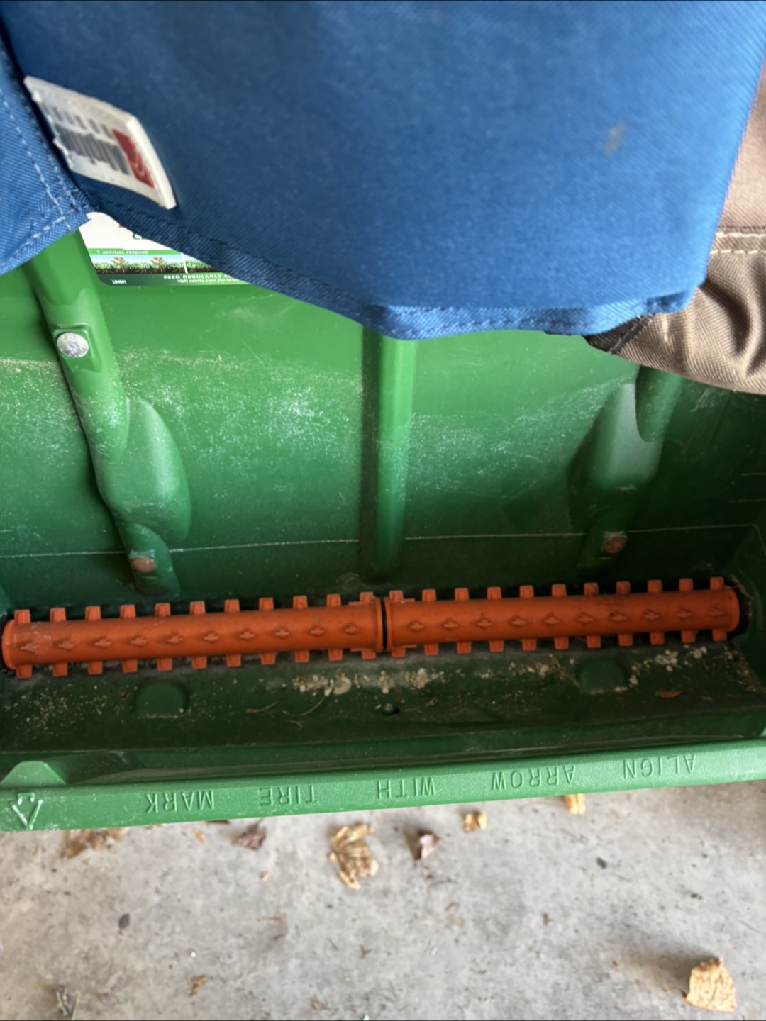 Scotts Turf Builder Classic Drop Spreader - photo 2