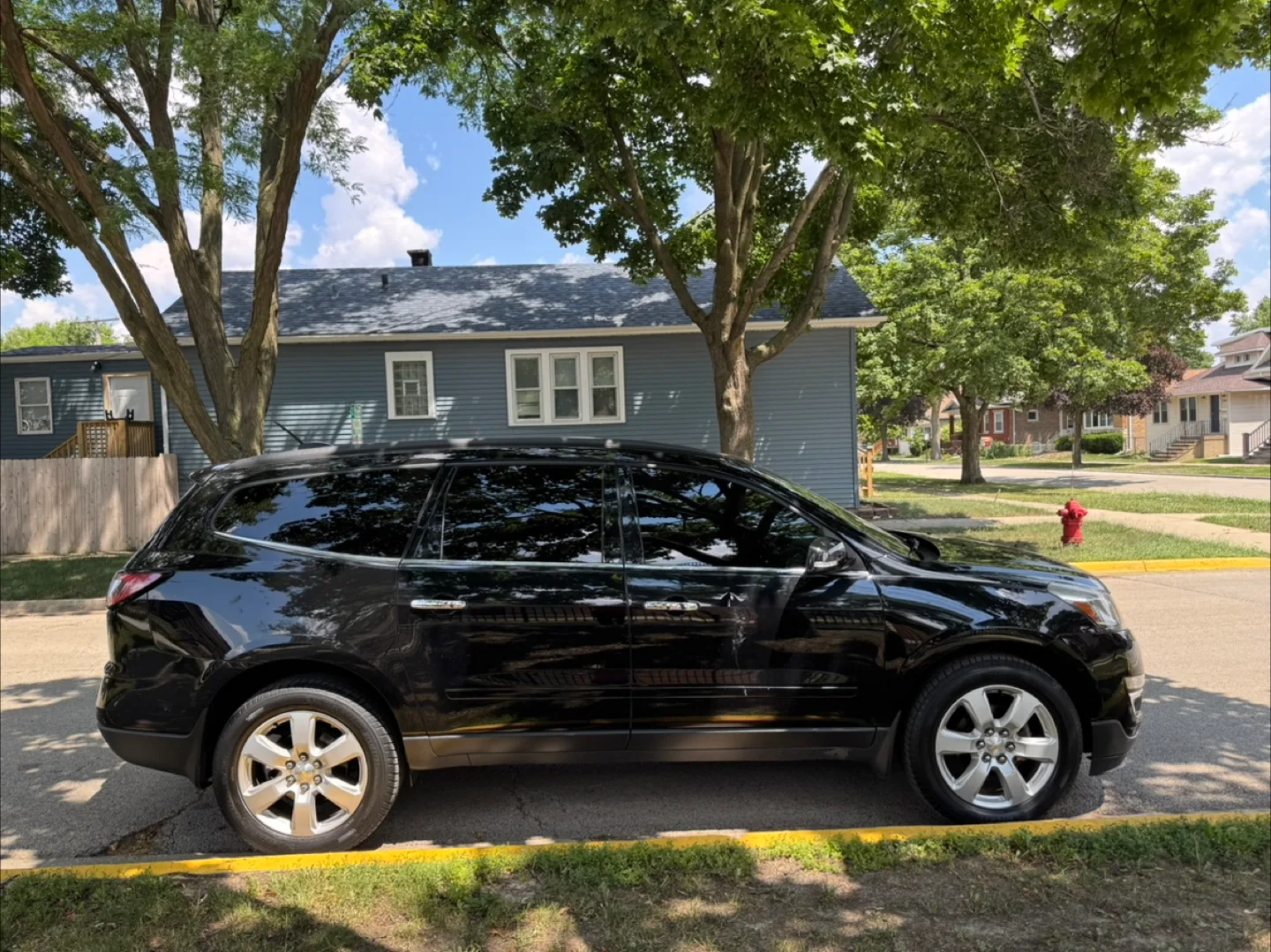 2017 Chevrolet Traverse · LT Sport Utility 4D image indicator(2)