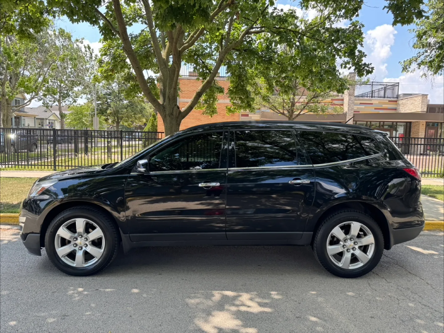 2017 Chevrolet Traverse · LT Sport Utility 4D image indicator(4)
