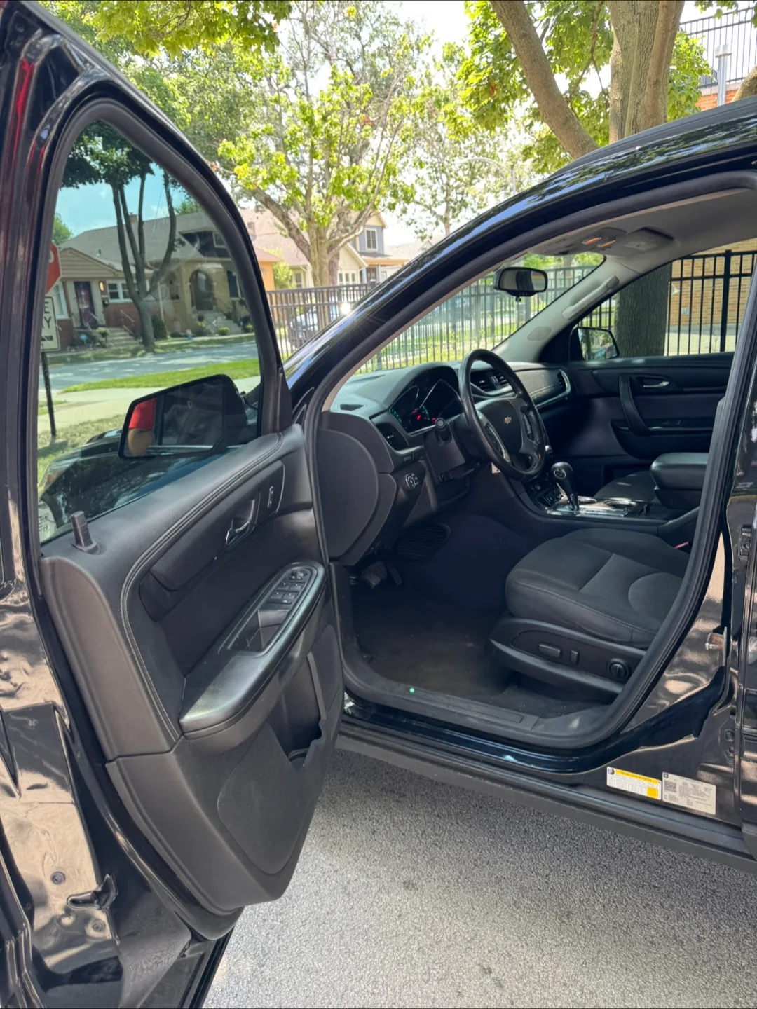 2017 Chevrolet Traverse · LT Sport Utility 4D image indicator(5)