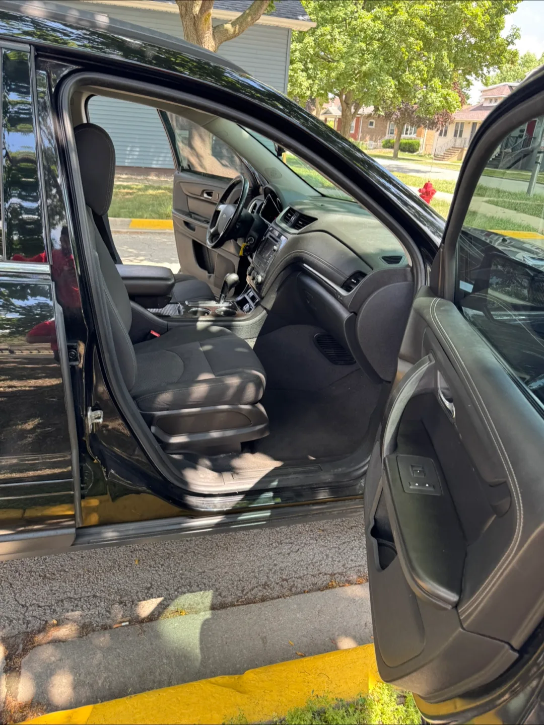 2017 Chevrolet Traverse · LT Sport Utility 4D image indicator(8)