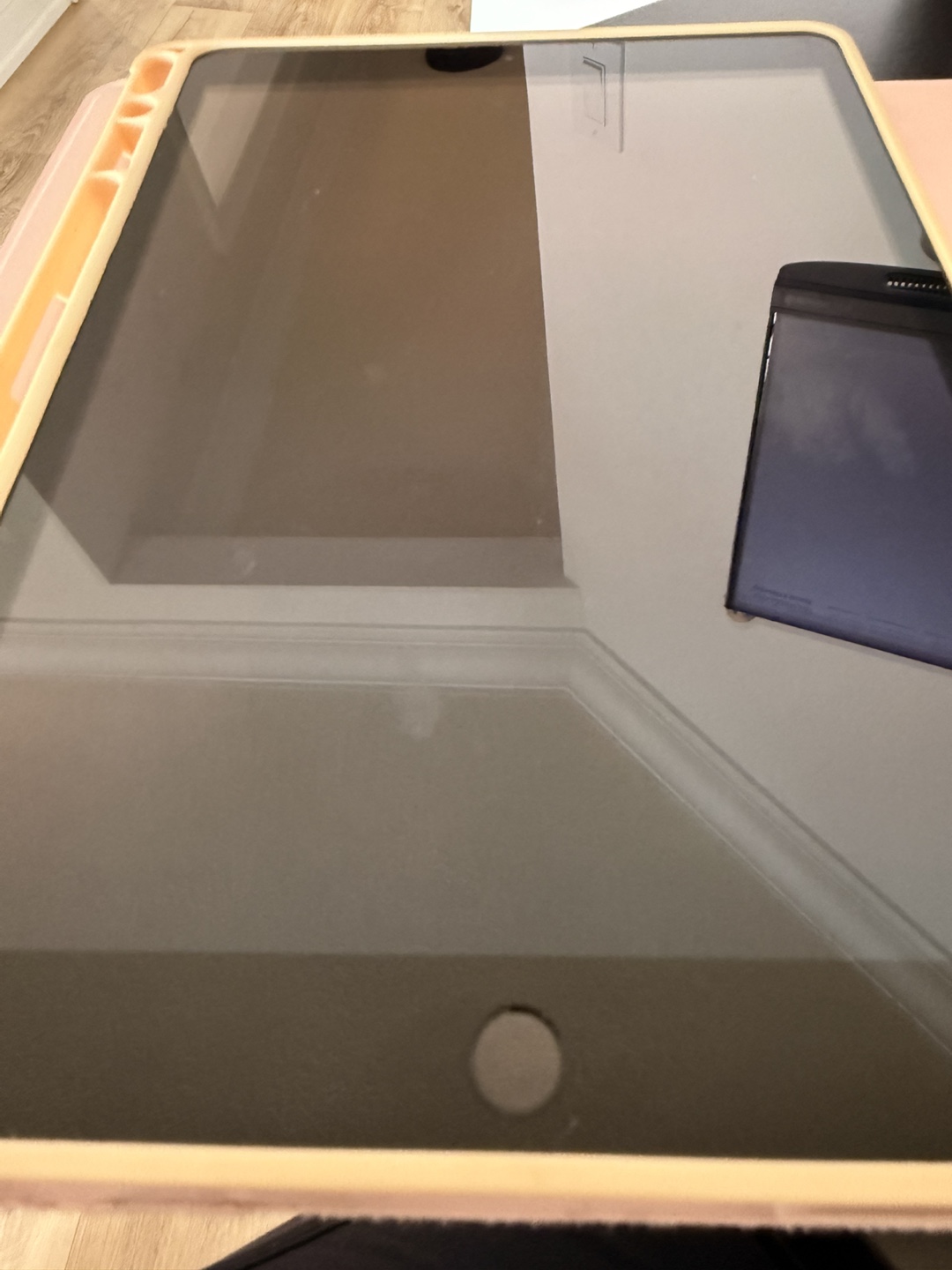 Apple iPad 8th Generation, 32 GB with Pink Keyboard Case - photo 2