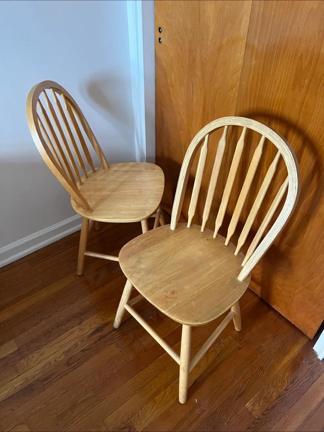 Solid Wood Windsor Style Chair thumbnail