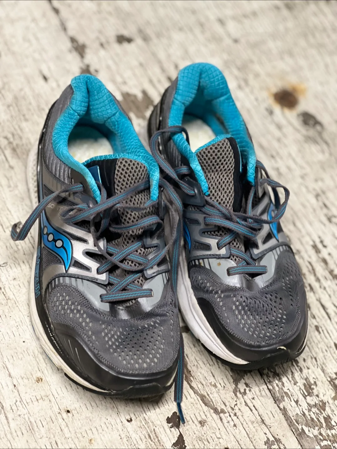 Saucony Running Shoes, Size 9.5 thumbnail