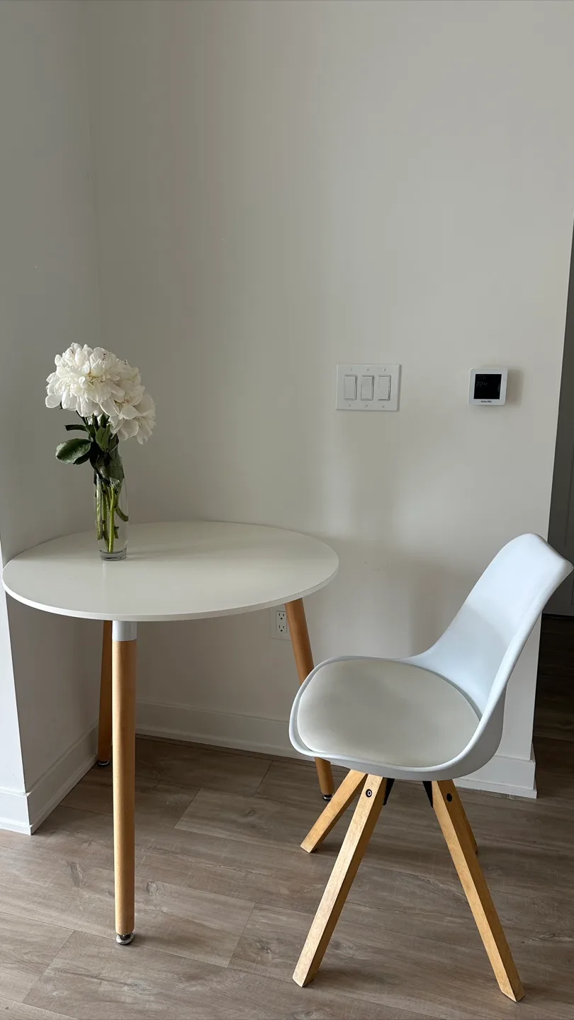 Round White Dining Table & Chair Set thumbnail