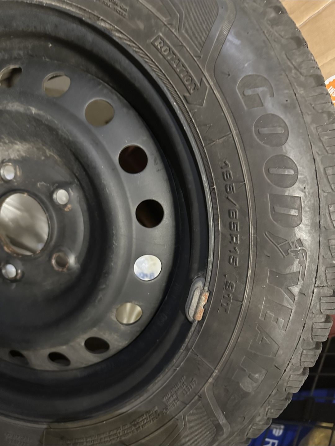 Goodyear Winter Tire 195/65R15 on Rim - photo 4