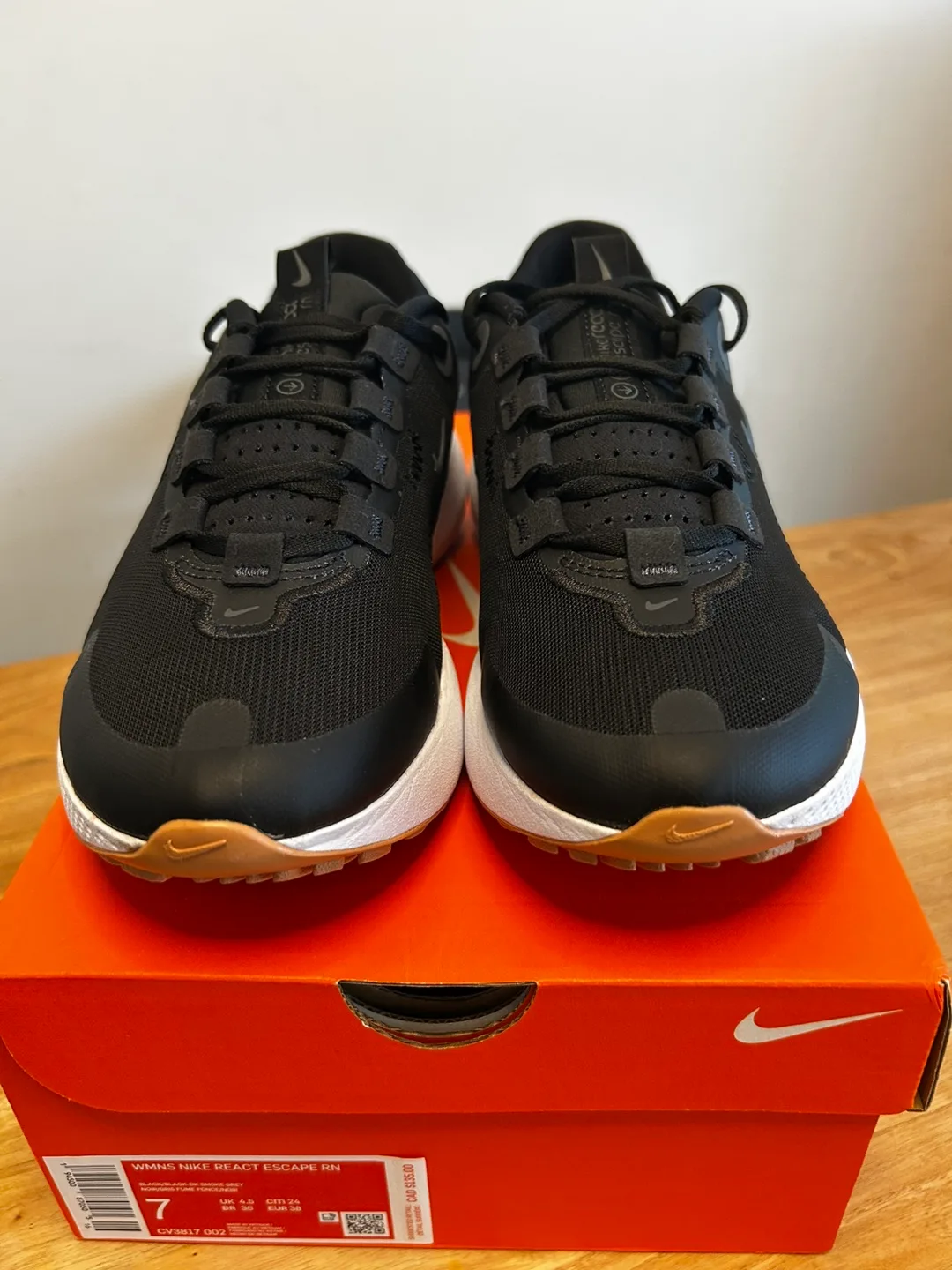 NEW Nike React Escape Women's Running Shoes - Size 7 thumbnail