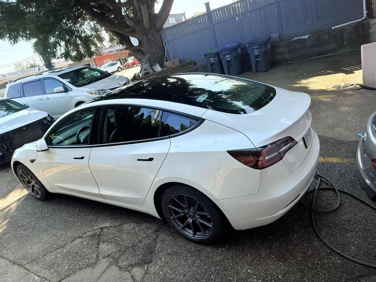 White Tesla Model 3 2020 image indicator(6)