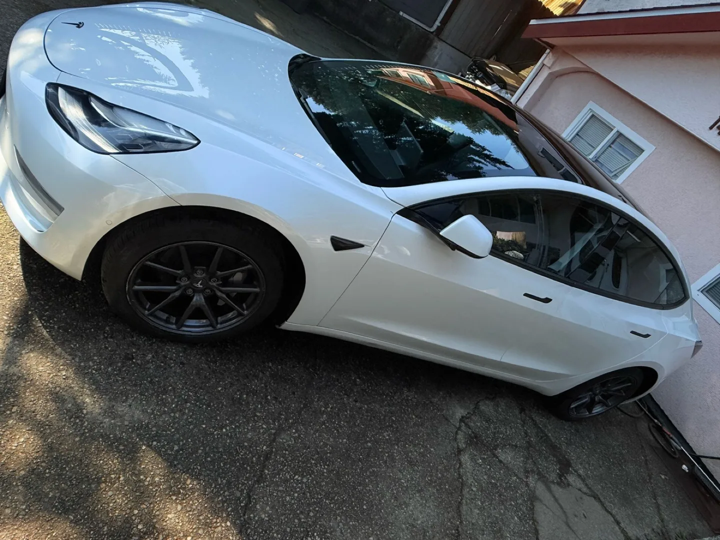 White Tesla Model 3 2020 image indicator(4)