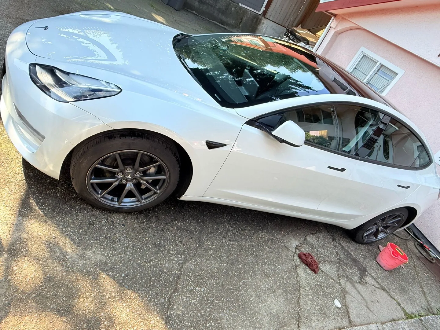 White Tesla Model 3 2020 image indicator(5)