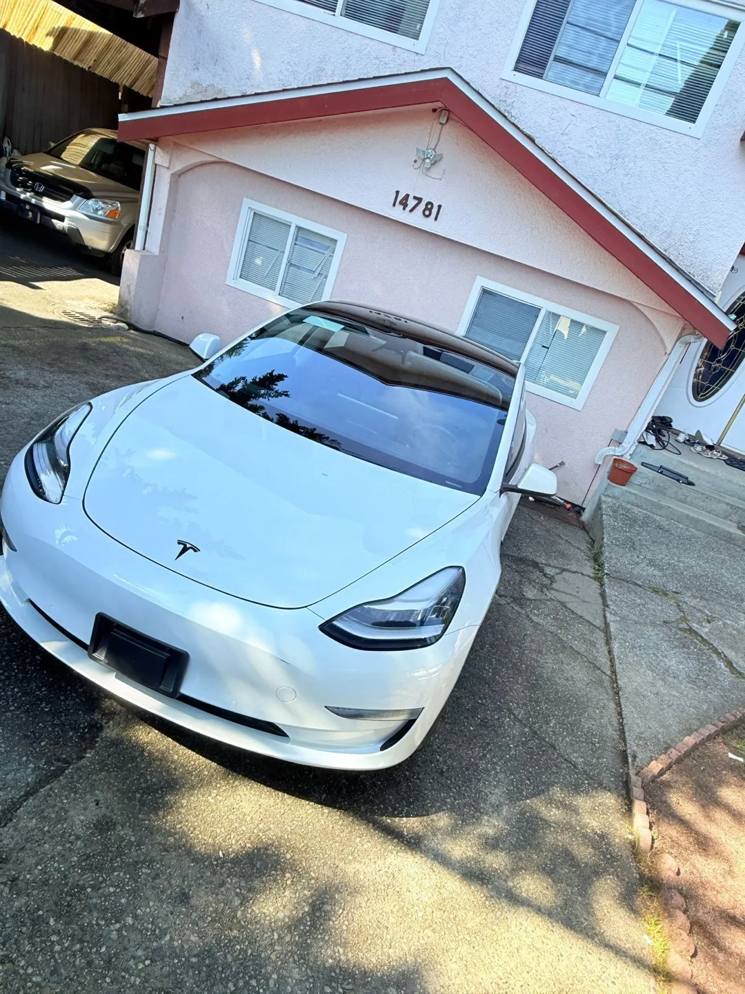 White Tesla Model 3 2020 image indicator(2)