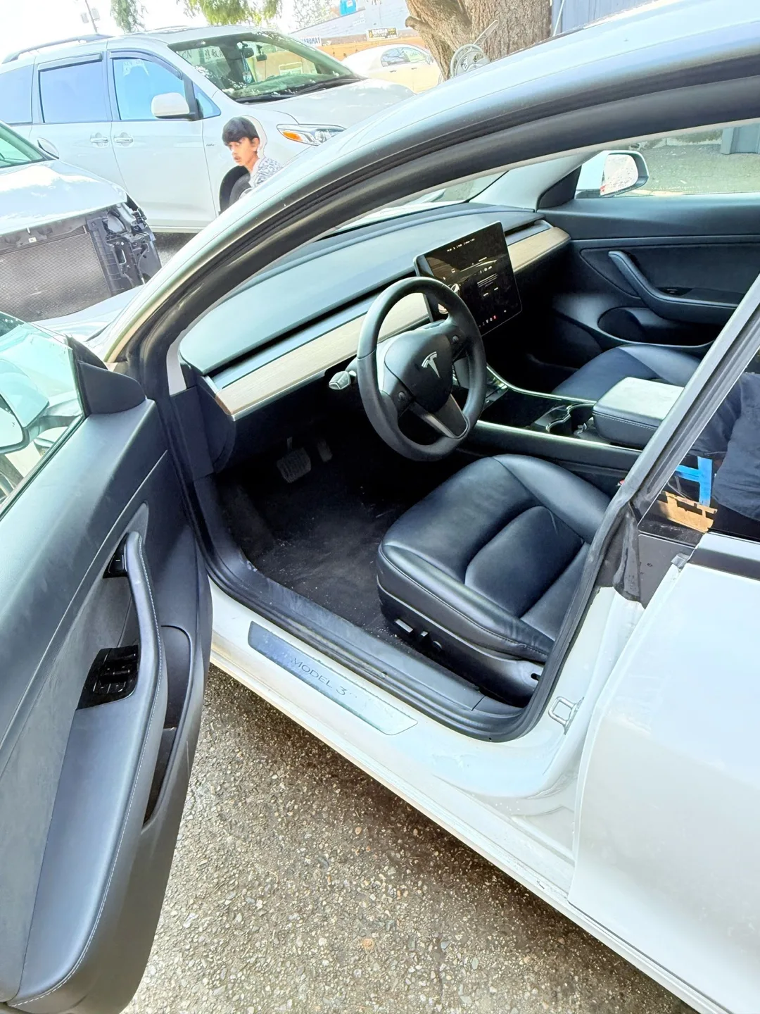 White Tesla Model 3 2020 image indicator(10)