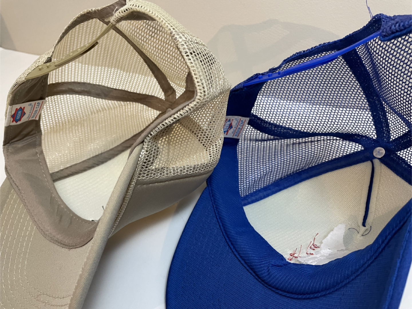 Two New York Yankees vintage style Trucker Hats - Beige & Blue - photo 2
