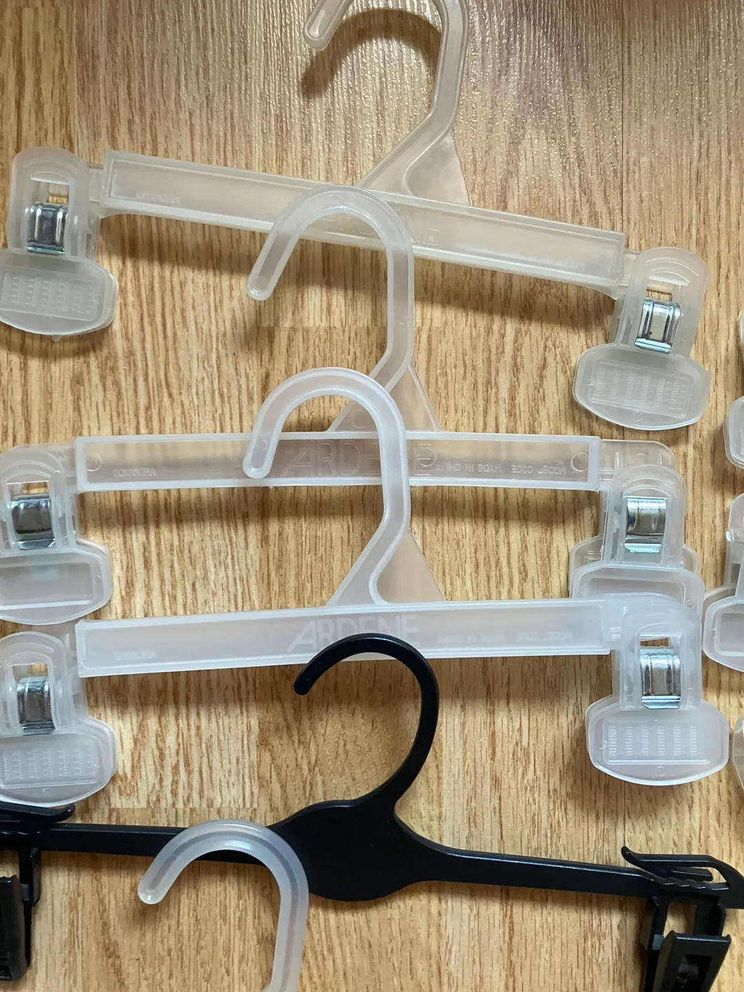 9 Pants/Skirt Hangers image indicator(2)