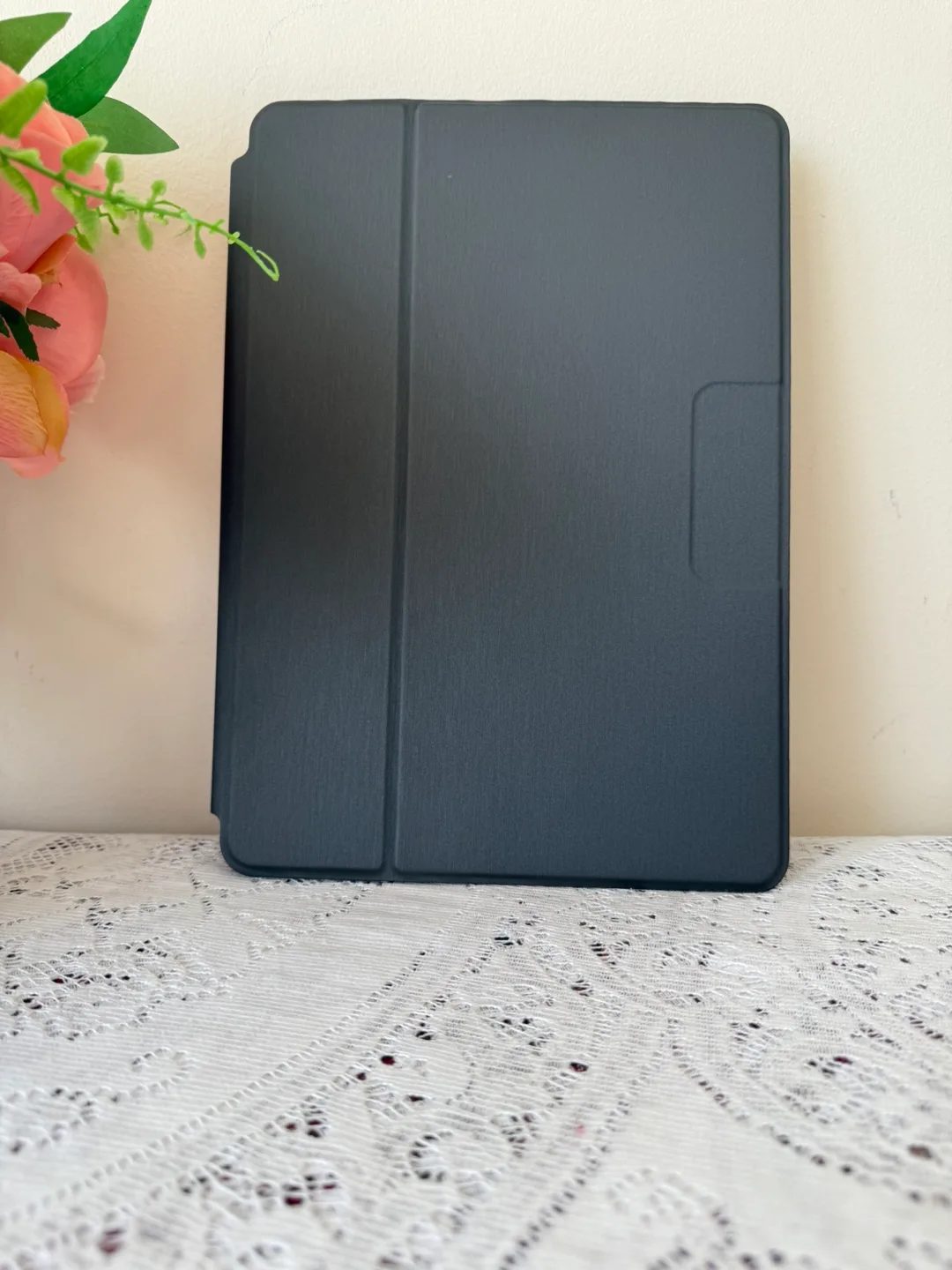 Rotating Ipad/Tablet Case (Brand-new without box) thumbnail