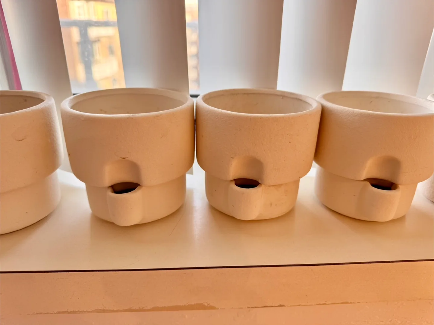 Terracotta Self-Watering Planters image indicator(2)