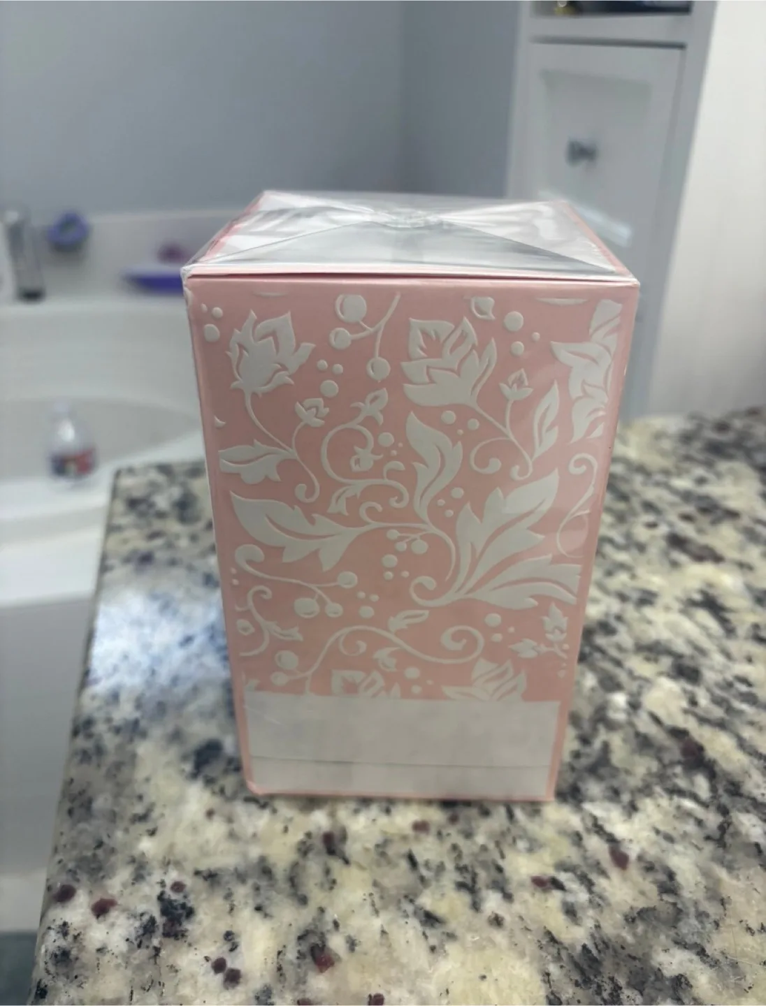 Lattafa Yara Perfume 100ml - New in Box! image indicator(6)