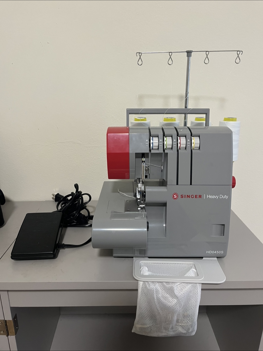 Singer Heavy Duty HD0450S Serger Machine